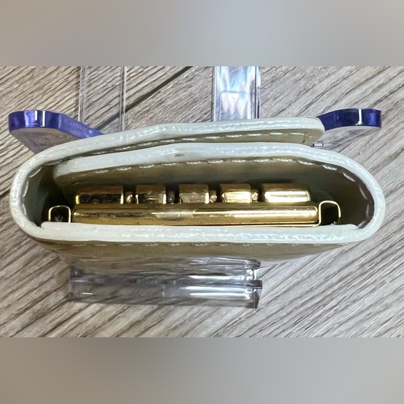 Louis Vuitton Cream/ Perle Vernis Leather Key Holder Wallet in Monogram - EUC - Picture 5 of 10